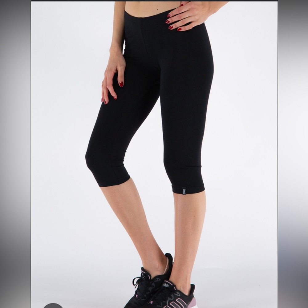 NWT Everlast black slim fit capri leggings